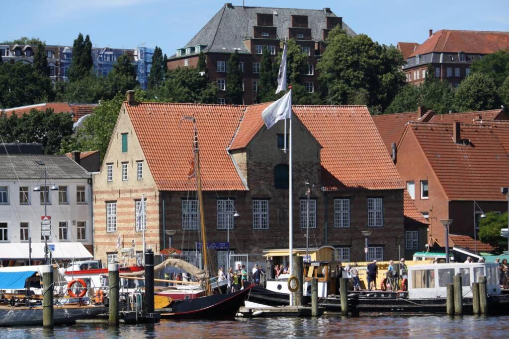 Gemuetliche Haushaelfte Mit Garten Und Terrasse Flensborg Eksteriør billede
